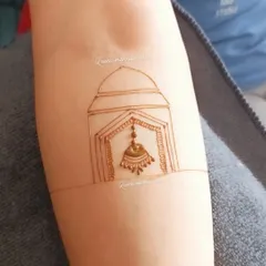The basic outline of a jharokha and jhumkha motif. Mastering these core traditional elements is essential for any aspiring mehndi artist.
