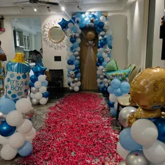 I make sure the welcome is as special as the occasion. This grand entrance for a newborn baby boy features a path of flower petals leading to a beautiful balloon arch, setting a joyful and emotional tone from the very first step.