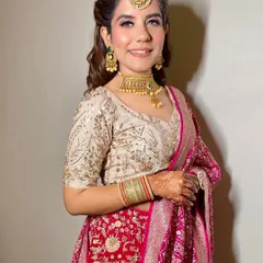 A happy portrait of the sister of the bride, looking radiant for a day function. Her makeup is fresh and bright, with a soft smokey eye and a beautiful smile.