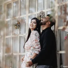 That amazing moment when a shared joke results in uncontrollable laughter. These are the candid shots that truly reflect a couple's dynamic and the fun they have together.