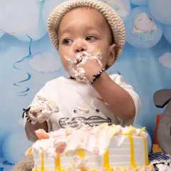 A first birthday cake smash is all about capturing pure, messy joy. I set up everything for a fun session that celebrates this huge milestone for your little one.