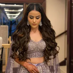 Cocktail ready. These long, flowing waves are perfect for a glamorous evening event. My extensions add the necessary volume and length for a truly show-stopping look.