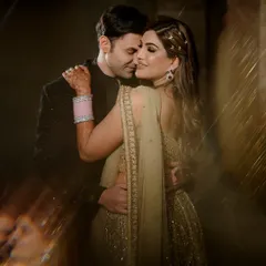An intimate and glamorous portrait of the couple, with creative light flares adding a dreamy, cinematic quality.