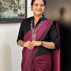 Another shot of this gorgeous Mangalagiri saree. The clean lines and perfect pleats showcase the beauty of the handloom fabric.