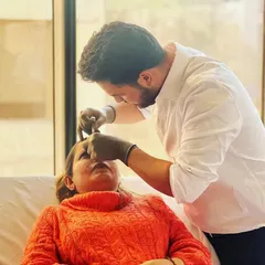 Here, I am performing a treatment using a hydro-booster for a patient. This procedure involves injecting hyaluronic acid directly into the skin to provide deep hydration, improve texture, and soften fine lines for a refreshed, natural glow.