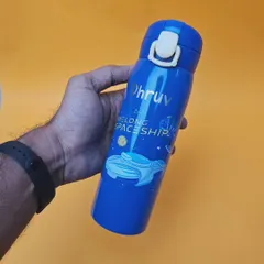 Duplicate of 11. This fancy themed kids' bottle features a cool spaceship design and can be personalized with a name. It's made from premium stainless steel and keeps drinks hot or cold for hours.