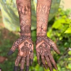 This full-arm bridal design features detailed portraits of the couple, along with their initials 'M' and 'K', making it a very personal piece of art.