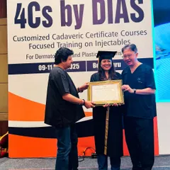 A proud moment receiving my certificate at the DIAS 2025 conference. These advanced training courses with leading international experts are crucial for honing my skills in aesthetic procedures.