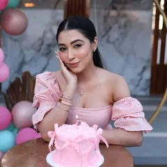 A delicate pink bento cake created for a special 100k followers celebration. Its simple yet elegant design with ribbon-like piping makes it perfect for personal milestones.