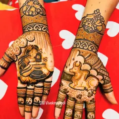A unique design for a Shiv bhakt, featuring Parvati doing puja of a Shivling on one hand, and Nandi the bull on the other.