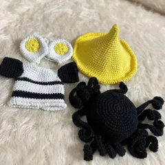 These are some of the accessories and hair for the Setenay Doll. I often crochet all the small, detailed parts first before putting the whole doll together.