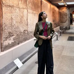 Another shot from the museum, showing how the colors of my outfit pop against the neutral gallery walls. Personal style is about creating your own art.