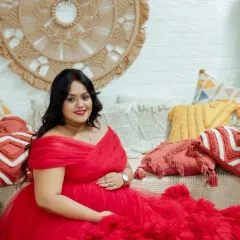 Our boho-chic setup is perfect for a warm, relaxed, and stylish shoot. It features a mix of textures like macrame, pampas grass, and cozy pillows.