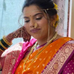 A beautiful portrait of a Maharashtrian bride in her Paithani saree. Her look is completed with a traditional nath, mundavalya, and a soft, radiant makeup finish.