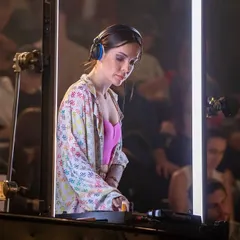 A great experience being part of a TV show in Moscow. Here I am at the decks, surrounded by the audience.