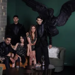 Our "Stars of the Night" collection features luxurious all-black ensembles. These velvet tuxedos with subtle patterns are perfect for a glamorous cocktail evening or a New Year's gala.
