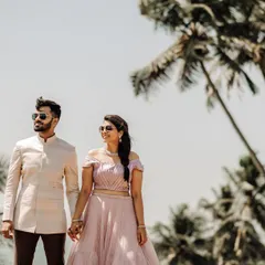 Walking hand-in-hand under the Goan palm trees. This is the essence of a destination pre-wedding shoot, combining style with a beautiful landscape.