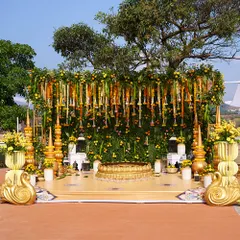 A classic Haldi ceremony setup, designed to feel both sacred and joyful. I used a lush green backdrop with hanging garlands of marigold and other flowers, a central urli for the rituals, and ornate golden swan props to create a beautiful focal point.