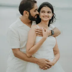 A candid embrace by the sea. I love capturing these unposed, happy moments that show the genuine connection between a couple like Pragati and Swapnil.