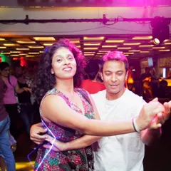 A throwback to a beautiful night at LA RUMBA. Here I am, leading a partner through a classic Salsa move, completely lost in the music.