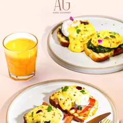 Whether you prefer savory bacon or fresh spinach, my Eggs Benedict is a dish I take great pride in. Each plate is a celebration of simple, perfectly cooked ingredients.
