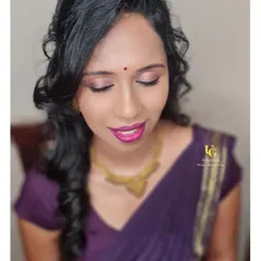 This classy, understated look is perfect for any occasion. My classes cover how to achieve this simple style with softly defined eyes, a hint of color on the lips, and natural-looking skin.
