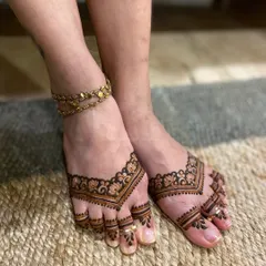 A simple yet elegant feet design. This style is perfect for someone who wants a minimal look, or for a bridesmaid or wedding guest.
