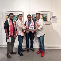 Receiving a token of appreciation at the inaugural ceremony of the art exhibition in Colombo. It is an honor to be recognized by the art community.