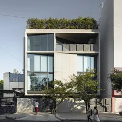 This is our own design studio, building 113, situated on a 2,400 sq ft urban site. The design was an exercise in creating a neutral, unbiased environment for creative thinking, with a facade that balances transparency and solidity.