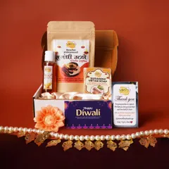 My complete Abhyang Snan Kit, beautifully arranged for the perfect Diwali self-care ritual. It includes everything you need: my herbal Sugandhi Ubtan, nourishing Abhyang Oil, a handmade Ubtan Soap, and a floating flower candle to create a serene atmosphere.