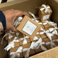 We make sure your favors are ready to gift. Here’s a bulk order of our custom wedding candles, each packed in a simple kraft box with a white ribbon and a personalized sticker.