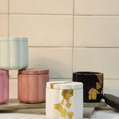 My Daisy Jars come in a variety of colors, including black, white, pink, and mint green, some with beautiful gold foil details. Which one is your favorite?