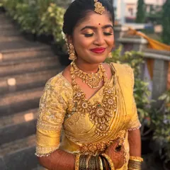 Another unedited shot of this beautiful bride. The soft, golden hour light enhances the makeup's radiance, but the flawless finish is all in the technique.