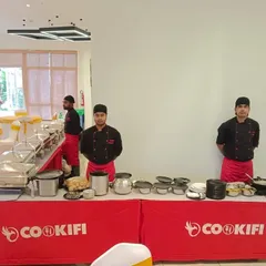 Our chefs ready to whip up fresh pasta and other delights at a live counter. This service adds a dynamic and entertaining element to any party.