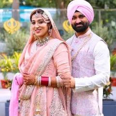 A beautiful portrait of a Punjabi couple. The bride's makeup is soft and romantic, perfectly matching the daytime Anand Karaj ceremony vibe.