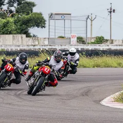 Intense wheel-to-wheel action during the RE GT Cup Zonal Qualifiers in Coimbatore. We coach riders to handle these high-pressure situations with skill and confidence.