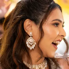 A candid moment of laughter, up close. You can see the beautiful detail of the eye makeup and the natural, glowing finish of the skin, which looks perfect even in motion.