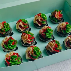 My festive mini cupcakes for Christmas feature rich chocolate cake with a surprise Nutella and ganache filling. They are topped with a beautiful red, green, and white ombré buttercream.