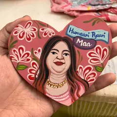 A heart-shaped 'Humaari Pyaari Maa' (Our Lovely Mom) plaque, a perfect personalized gift for Mother's Day.
