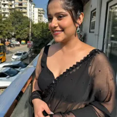 Soaking up the sun! This photo shows how beautifully the soft glam makeup looks in natural daylight. No filter needed.