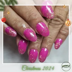 Getting into the Christmas spirit with this festive magenta and gold glitter set. A simple yet glamorous look for the holiday season.