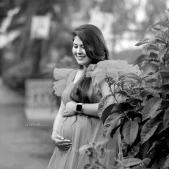 The same outdoor portrait, rendered in timeless black and white. This version highlights the soft light and her happy expression, creating a classic and emotional image.