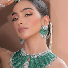 For the bride who dreams of softness and elegance. This look is about creating a still frame that breathes emotion, with skin like silk and eyes that hold stories.