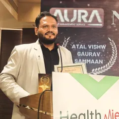 Speaking at the podium after receiving the award. I took the opportunity to thank everyone who has been a part of my journey and to reaffirm my commitment to holistic healing.