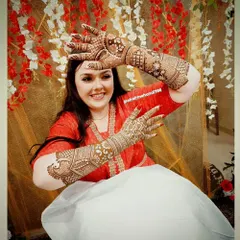 Another joyful bride posing with her stunning, full-coverage bridal mehandi. Capturing these moments is priceless.