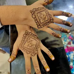 Mehndi for the 'ladkewale'! This simple and fun design was for the groom's brother, featuring the wedding hashtag #LoveInMakin in a stylish frame.