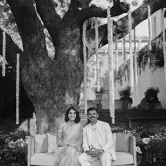 A classic black and white portrait of Himmat and Ineka. The simplicity of the composition and the natural setting create a feeling of timeless elegance.