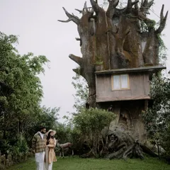 A fairytale moment in front of a whimsical treehouse in Wayanad. We help you find unique locations for your pre-wedding shoot that reflect your personality as a couple.
