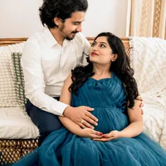 A candid, loving gaze between expectant parents. I aim to capture these unscripted moments of connection that tell the story of your love and excitement.