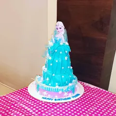A beautiful "Frozen" themed birthday cake at a party hosted in Celebration banquet hall, Juinagar. This hall is perfect for smaller events like birthdays and baby showers.